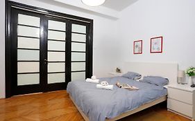 Lovely Apartment With 2 Bedrooms